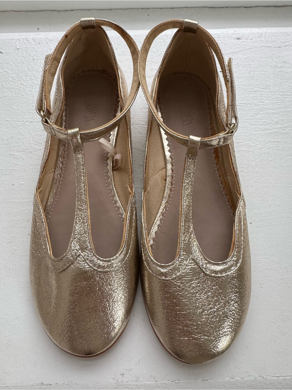 Gold T-Strap Mary Janes, Zara, Size 33 (2)